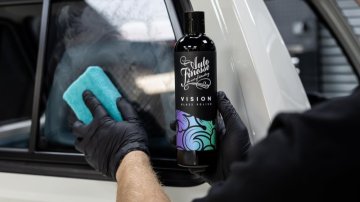 Leštění a čištění automobilových oken