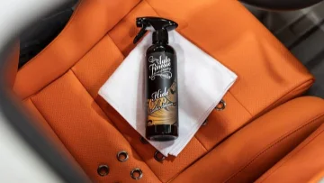 Jak čistit kůži v autě?